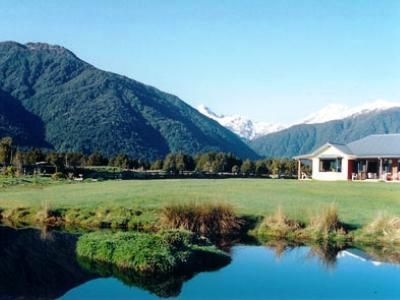 Fox Glacier Mountain View2