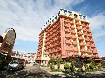 Crown Regency Suites Mactan0
