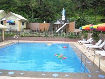 Hannahs Beach Resort1