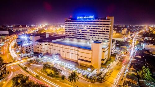 โรงแรมท็อปแลนด์ (Topland Hotel)1