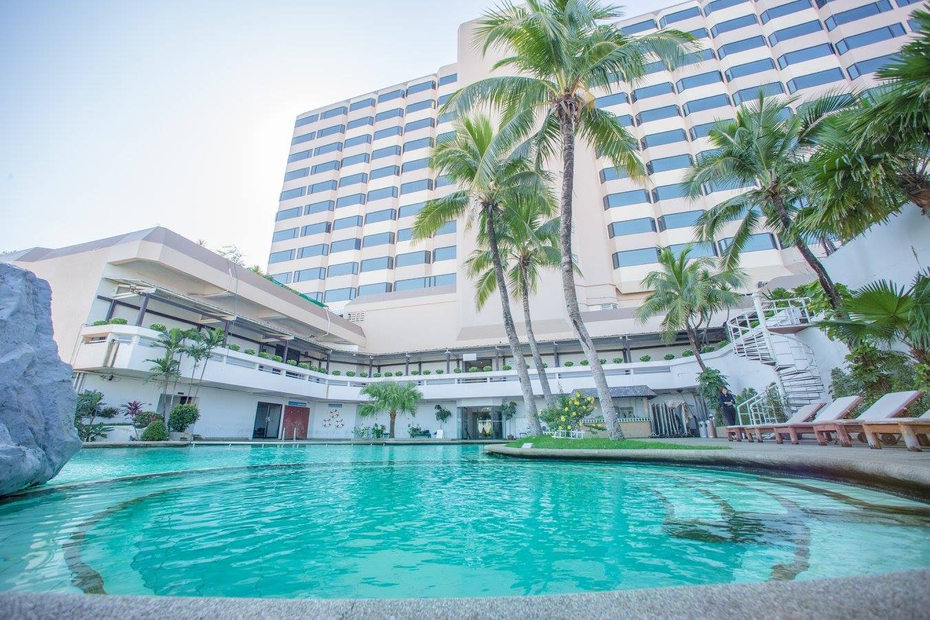 โรงแรมท็อปแลนด์ (Topland Hotel)0