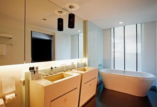 บี เลย์ ตอง ภูเก็ต (B-Lay Tong Beach Resort)1