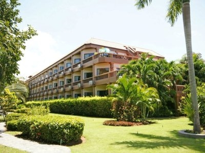 โบทานี บีช รีสอร์ท พัทยา (Botany Beach Resort Pattaya)0