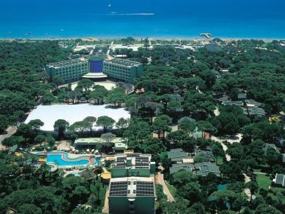 Pine Beach Club0