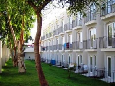 Eken Resort0