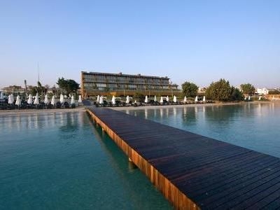 7800 Cesme0