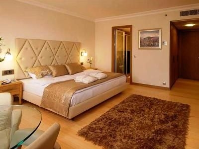Mega Residence1