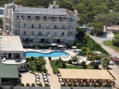La Perla Resort0