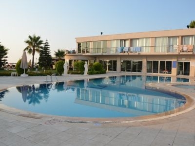 La Perla Resort3