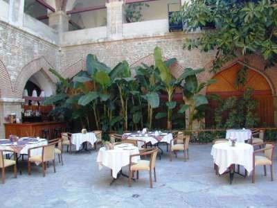 Club Caravanserail3
