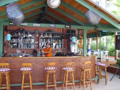 Amos Hotel1