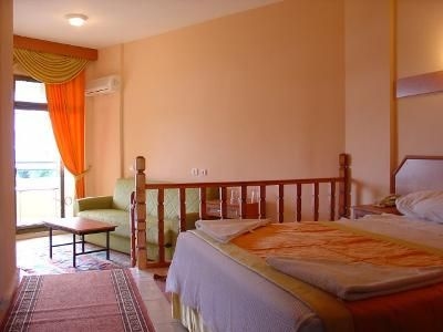 Amos Hotel2