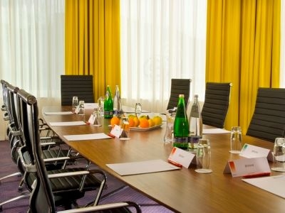 Ramada Encore1