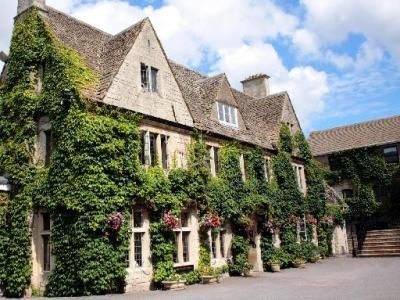Hatton Court0