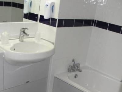 Days Inn Warwick South1
