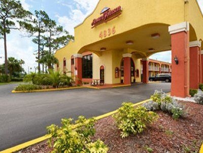 Howard Johnson Express Inn and Suites Lakefront Park0
