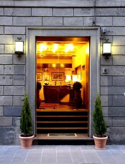Rex Hotel0
