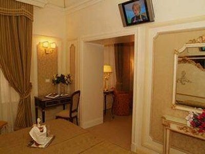 Champagne Garden Hotel3