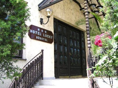 Lucky Hotel1
