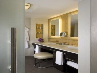 Breakwater Hotel3