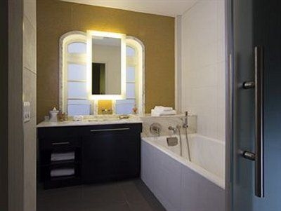 Breakwater Hotel4