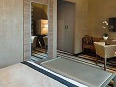 อัพ ทาวน์ พาเลซ โฮเทล (Uptown Palace Hotel)1