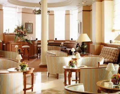 Royal Hotel Paris1