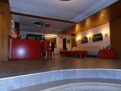 โรงแรมไวเซส ครอยซ์ (Hotel Weisses Kreuz)4