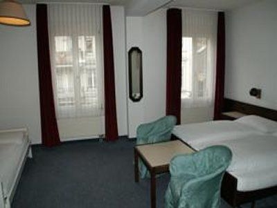 โรงแรมไวเซส ครอยซ์ (Hotel Weisses Kreuz)3