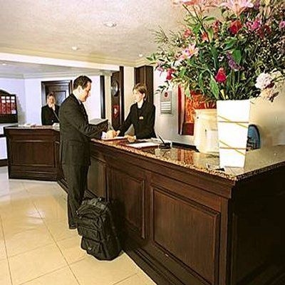 Travelodge Bath Waterside Hotel2
