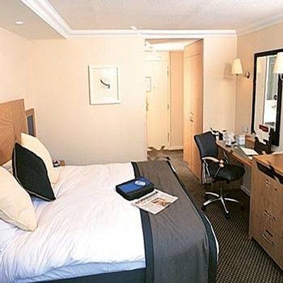 Travelodge Bath Waterside Hotel4