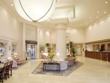 Crowne Plaza Chateau Lacombe2
