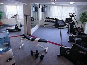 Crowne Plaza Chateau Lacombe1