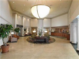 Crowne Plaza Chateau Lacombe3