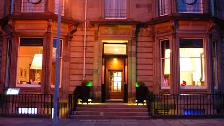 โรงแรมเดอะ บอนแนม (The Bonham Hotel)0