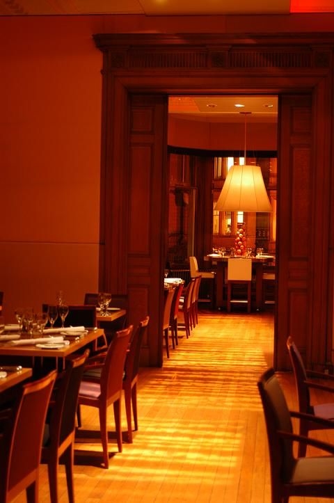 โรงแรมเดอะ บอนแนม (The Bonham Hotel)4
