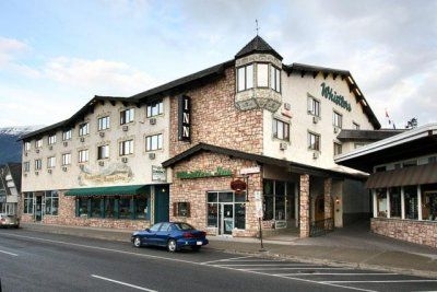 Whistlers Inn0