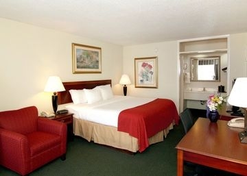 CLARION INN & SUITES DOTHAN2