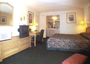 QUALITY INN GLENDALE1