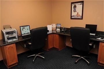 HOLIDAY INN EXPRESS HOTEL & SUITES PHOENIX/CHANDLER (AHWATUKEE)0