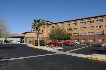 HOLIDAY INN EXPRESS HOTEL & SUITES PHOENIX/CHANDLER (AHWATUKEE)2