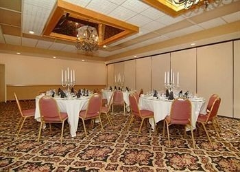 Clarion Hotel Fayetteville2