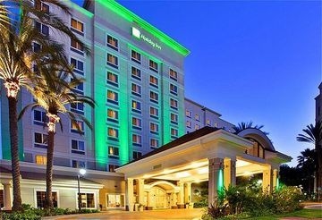 HOLIDAY INN4