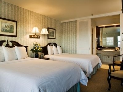 Carousel Inn & Suites4