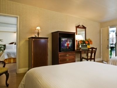 Carousel Inn & Suites3