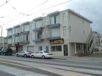 Beach Motel0