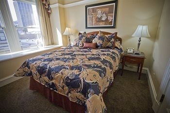 Gaslamp Plaza Suites4
