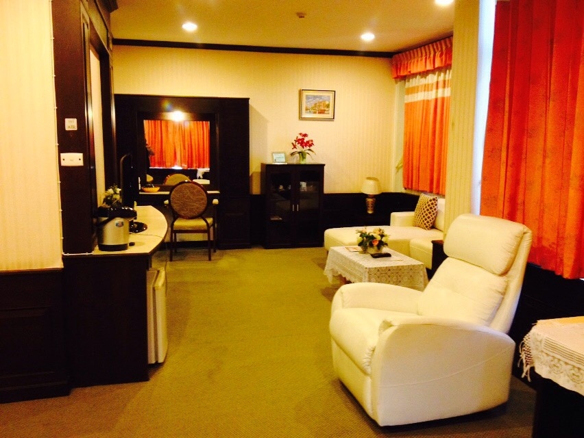 โรงแรมชัยนาทธานี (Chainat Thani Hotel)2