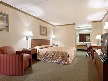 TRAVELODGE INN & SUITES(STD)3