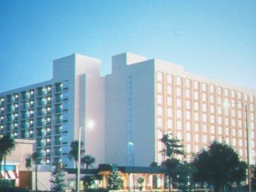 HOLIDAY INN AND SUITES UNV(DLX0